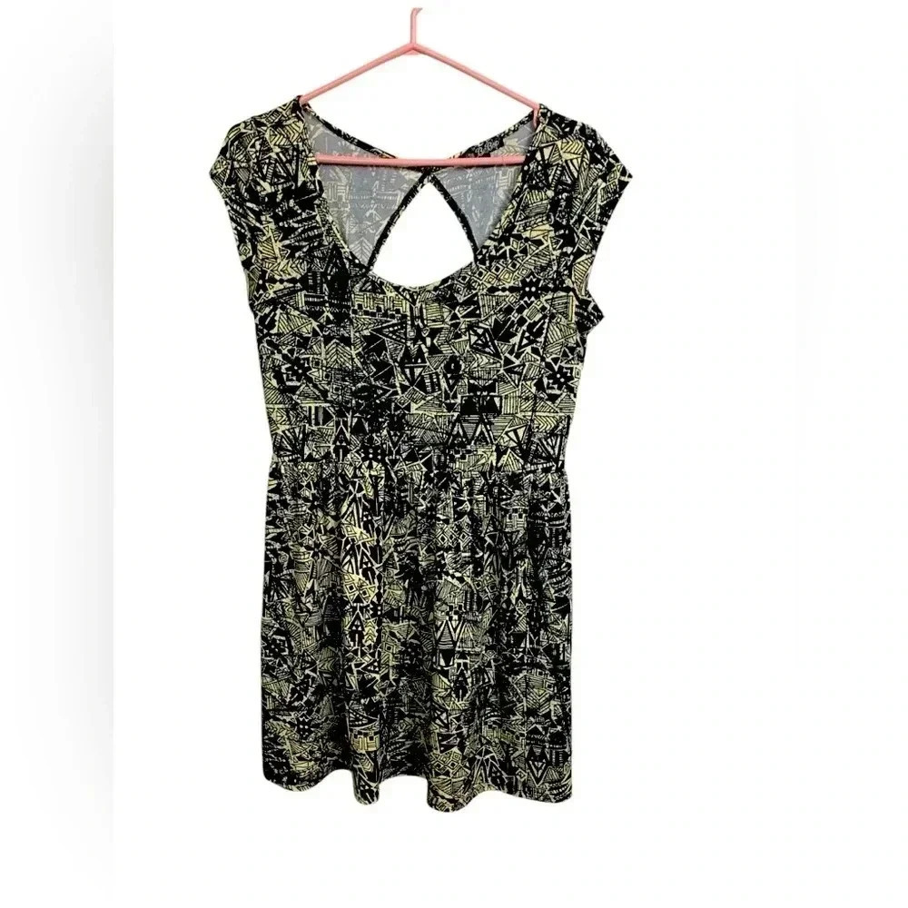 Bebop Black w Ivory Summer dress, stretchy, pullover, light, airy, wrinkle free